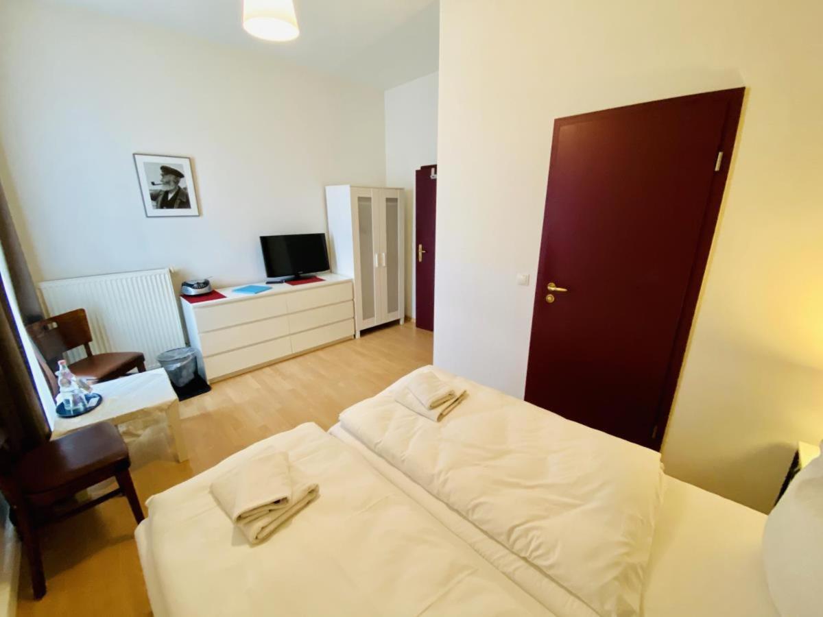 Doppelzimmer Tafel, Direkt Am Alten Strom Apartment Rostock